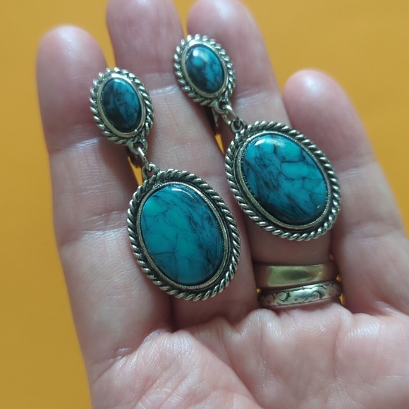 Vintage turquoise Western style screw back earrings - Picture 4 of 5
